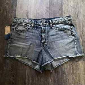 NWT Silver Jeans Mom Shorts Womens 29